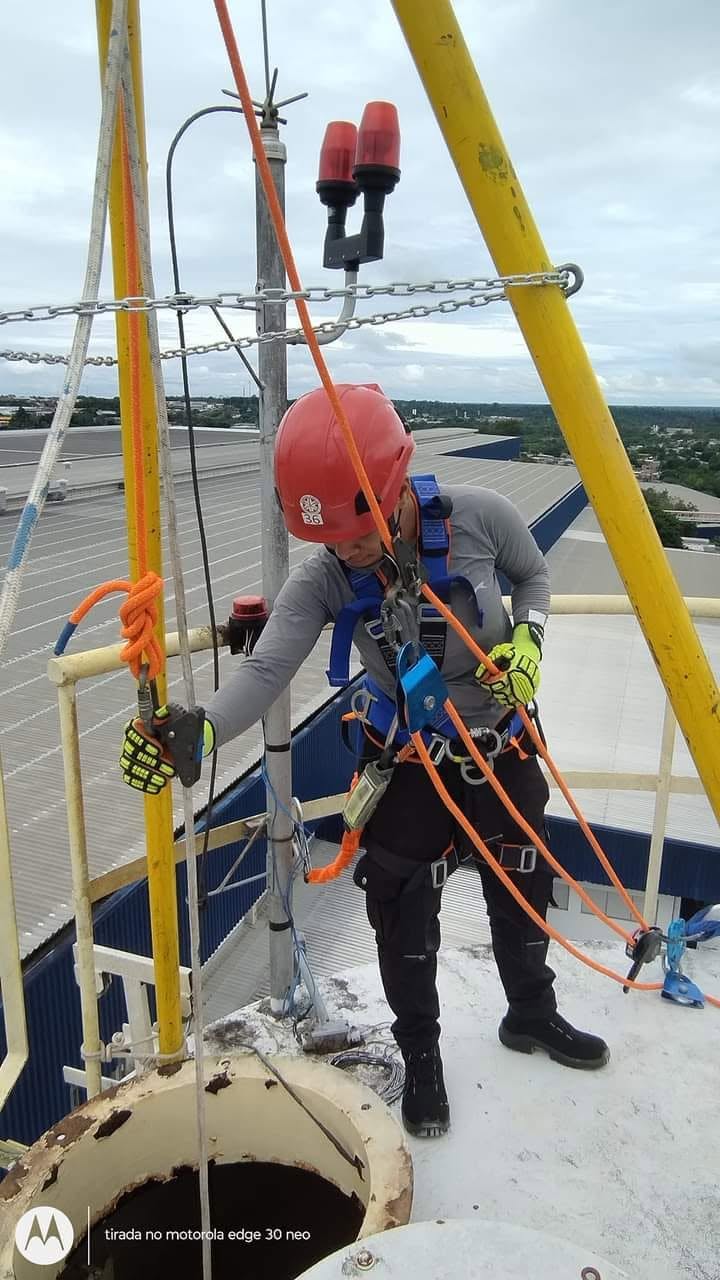 Treino de resgate em espaço confinado